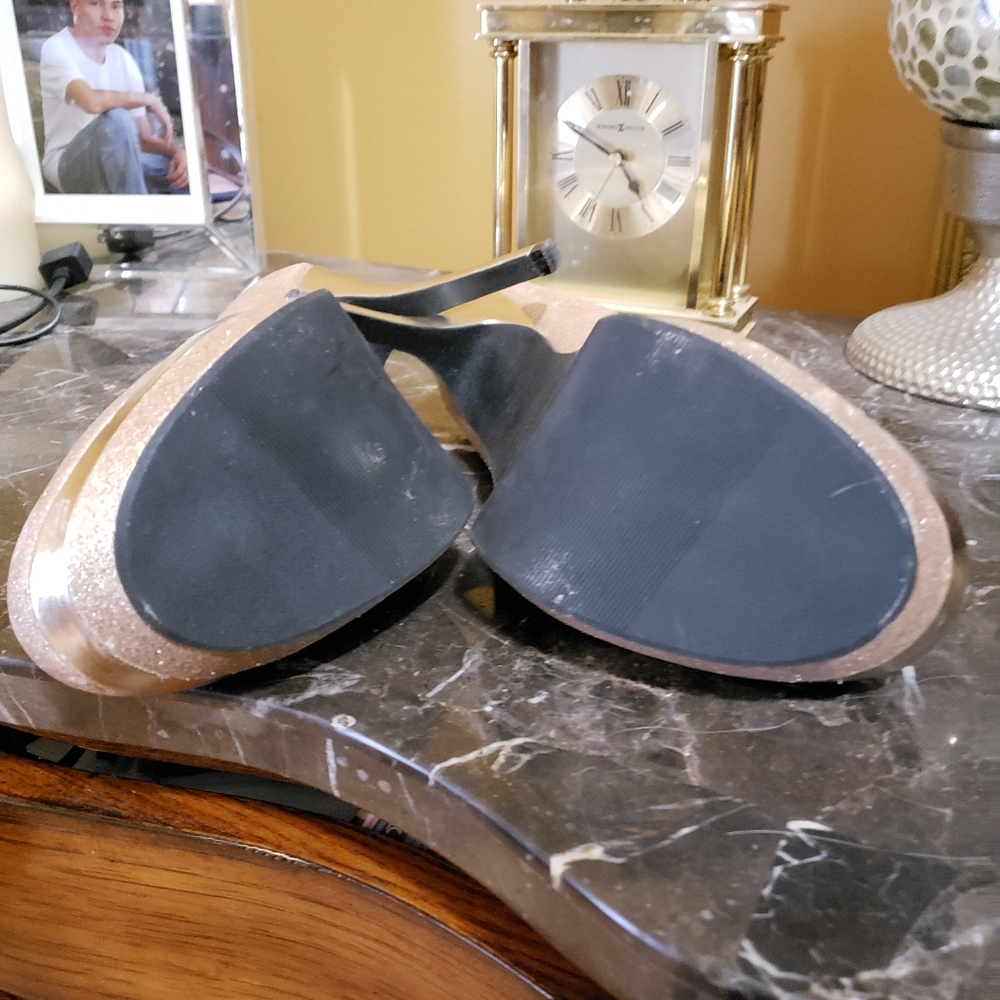 Heels - Picture 6 of 6